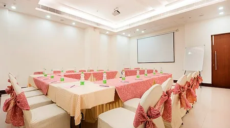 bar-area-at-hotel-regent-grand-563